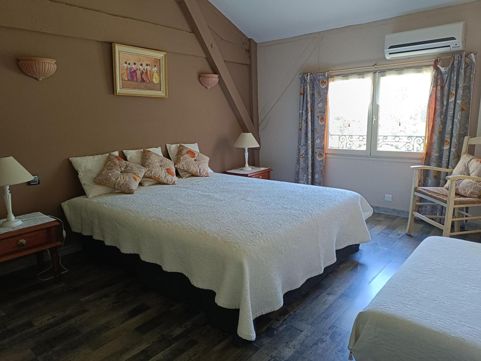 Hotel La Banastiere Vedène Habitación foto